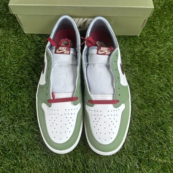 Jordan 1 Retro Low OG
Year of the Dragon - Picture 1 of 4